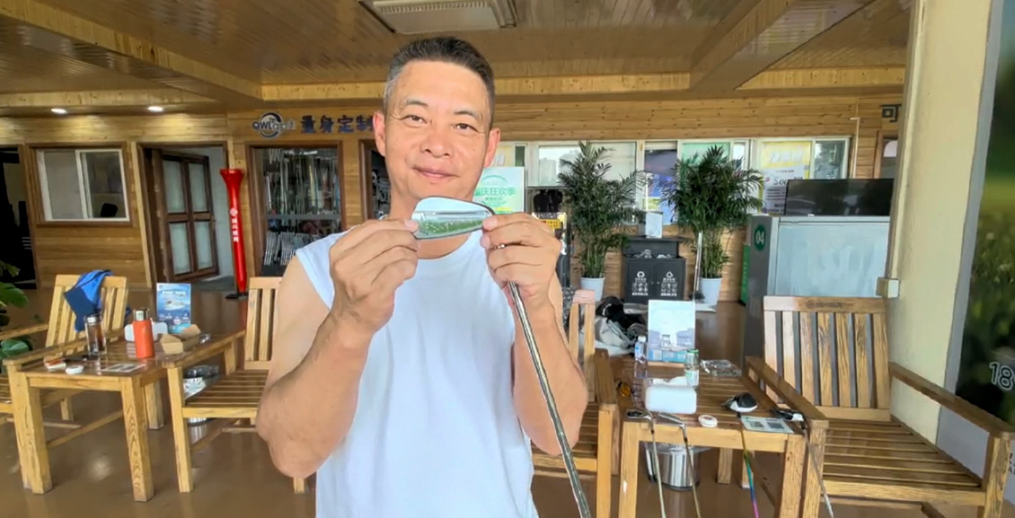 Customize clubs for Li Xiaoshuang, an olympic champion and a gymnastics star